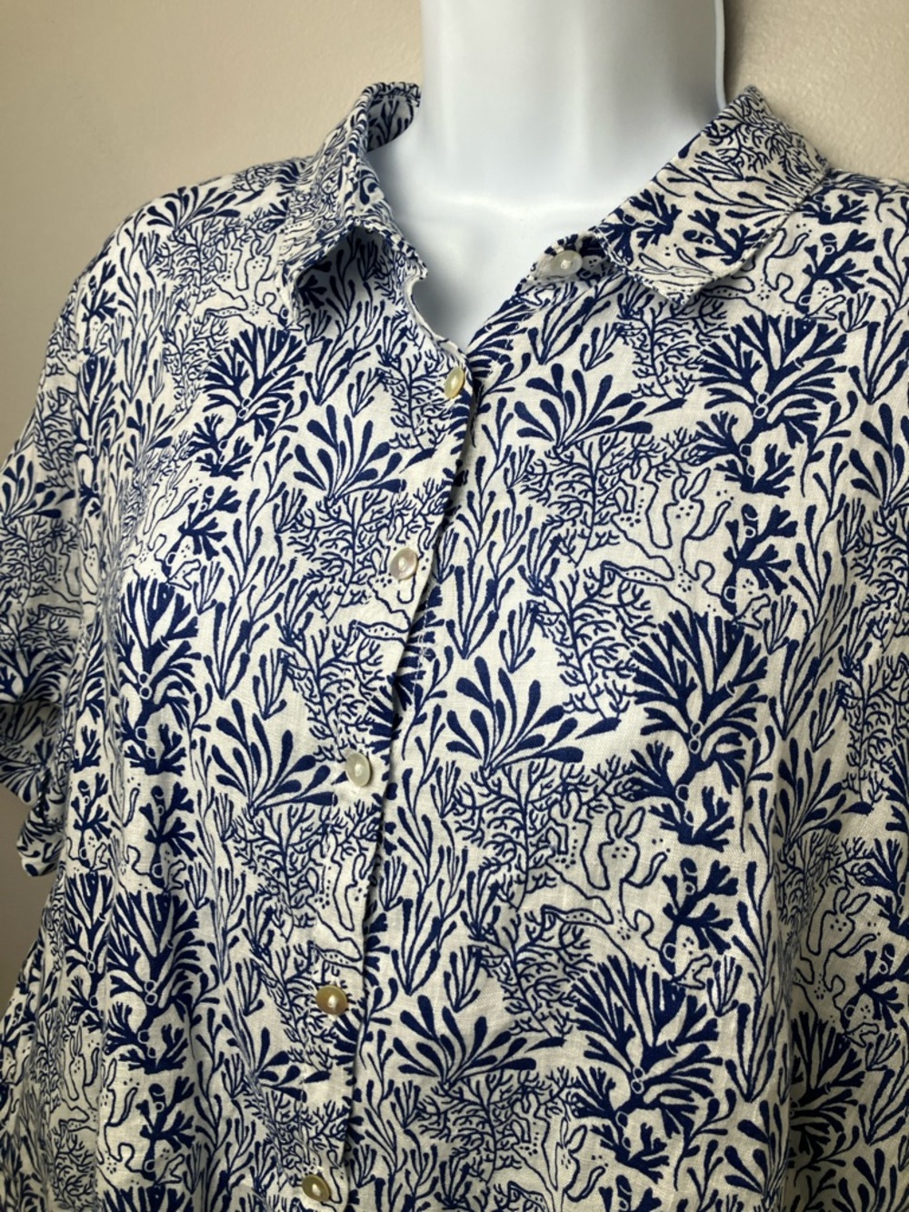 Nicole Miller Coral Print Button-Down Large